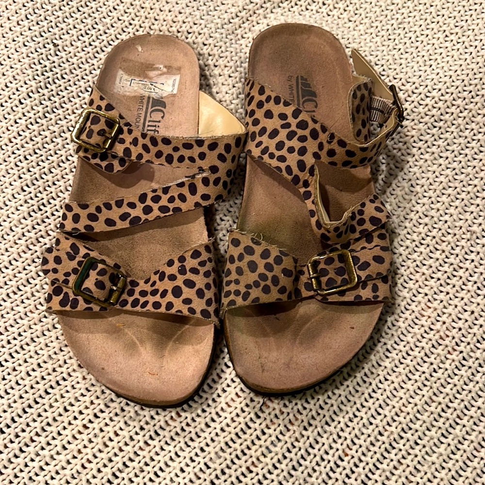 Spotted sandals